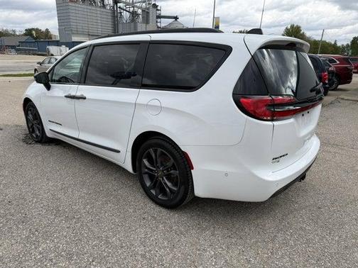 Bright White Clearcoat 2024 Chrysler Pacifica Touring L