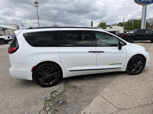 Bright White Clearcoat 2024 Chrysler Pacifica Touring L