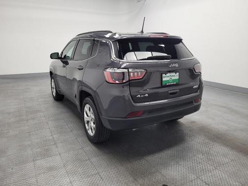 Baltic Gray Metallic Clearcoat 2024 Jeep Compass Latitude