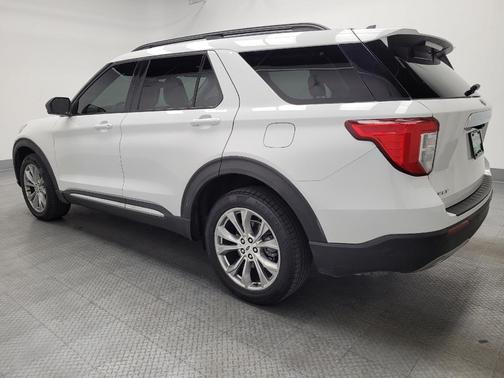 Oxford White 2021 Ford Explorer XLT