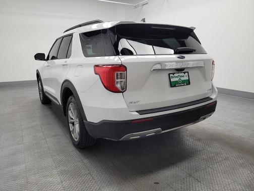 Oxford White 2021 Ford Explorer XLT