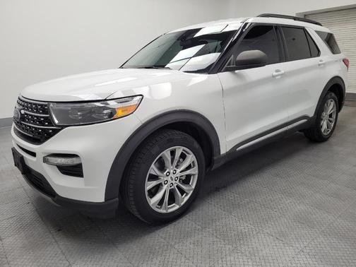 Oxford White 2021 Ford Explorer XLT