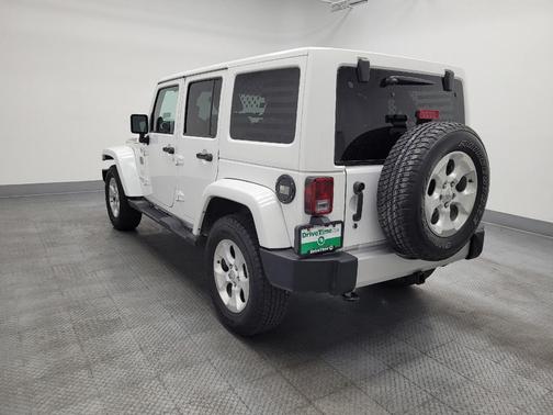 Bright White Clearcoat 2014 Jeep Wrangler Unlimited Sahara