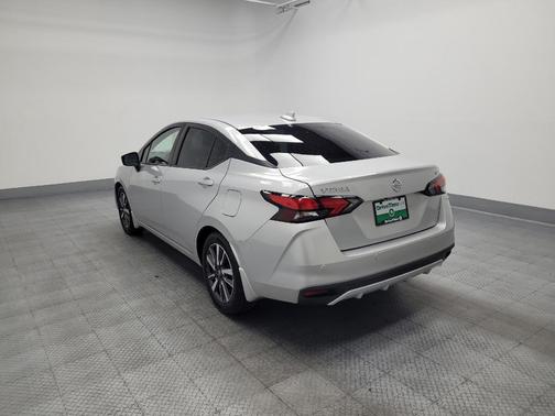 Brilliant Silver Metallic 2021 Nissan Versa 1.6 SV