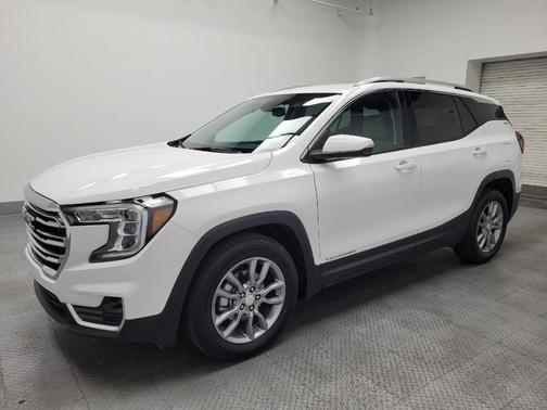 White 2024 GMC Terrain SLT