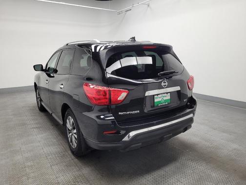 2019 Nissan Pathfinder SV