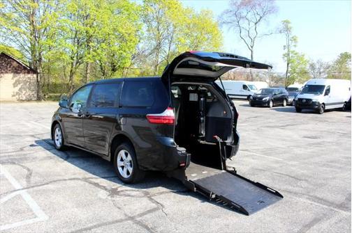 2020 Toyota Sienna LE
