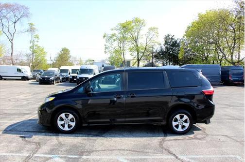 2020 Toyota Sienna LE