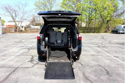 2020 Toyota Sienna LE