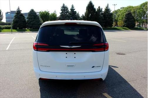 2023 Chrysler Pacifica Hybrid Limited