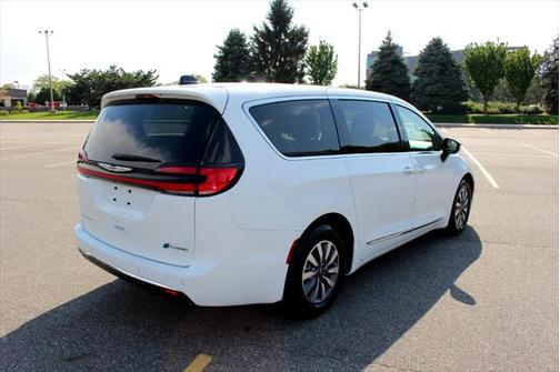 2023 Chrysler Pacifica Hybrid Limited