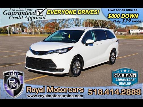 2022 Toyota Sienna LE