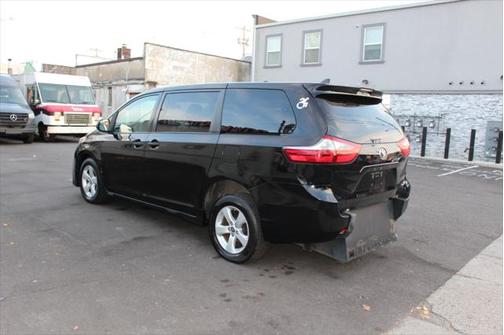2020 Toyota Sienna LE