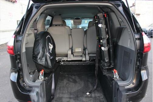2020 Toyota Sienna LE