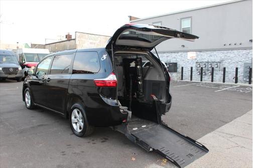 2020 Toyota Sienna LE