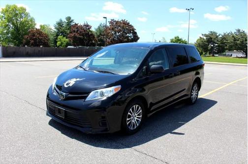 2020 Toyota Sienna LE