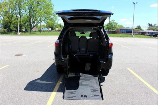 2020 Toyota Sienna LE