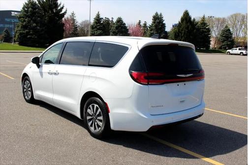 2023 Chrysler Pacifica Hybrid Touring L
