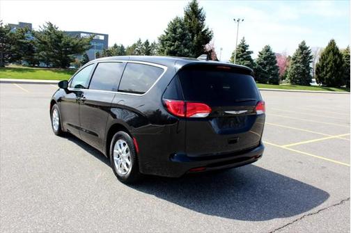 2023 Chrysler Voyager LX