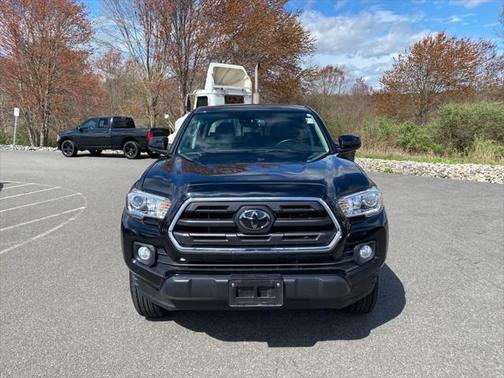Midnight Black Metallic 2018 Toyota Tacoma SR5
