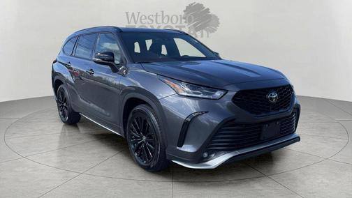 Magnetic Gray Metallic 2025 Toyota Highlander XSE