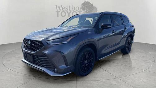 Magnetic Gray Metallic 2025 Toyota Highlander XSE