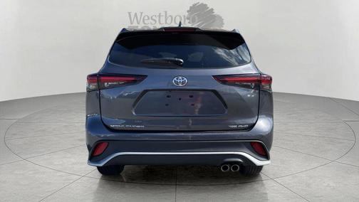 Magnetic Gray Metallic 2025 Toyota Highlander XSE