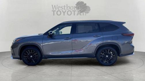 Magnetic Gray Metallic 2025 Toyota Highlander XSE