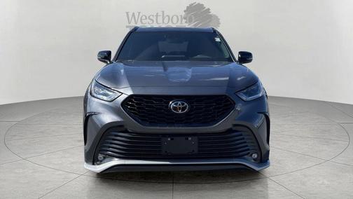 Magnetic Gray Metallic 2025 Toyota Highlander XSE