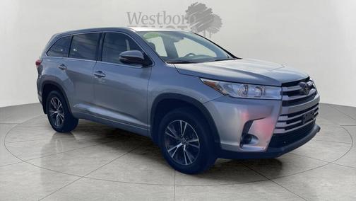 Celestial Silver Metallic 2017 Toyota Highlander LE