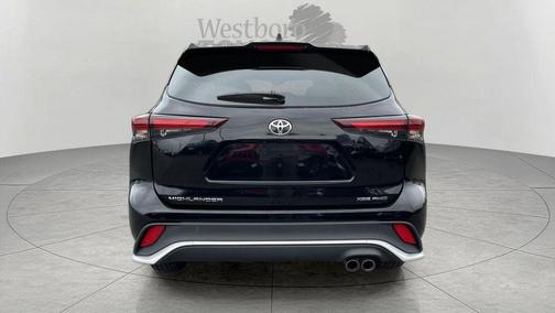 Midnight Black Metallic 2025 Toyota Highlander XSE