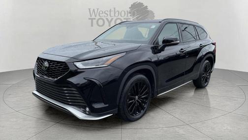 Midnight Black Metallic 2025 Toyota Highlander XSE