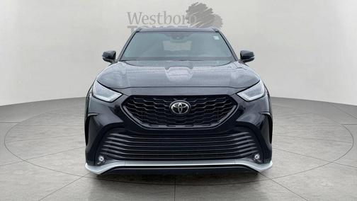 Midnight Black Metallic 2025 Toyota Highlander XSE