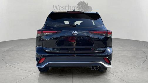 Midnight Black Metallic 2025 Toyota Highlander XSE