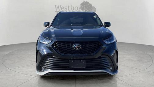 Midnight Black Metallic 2025 Toyota Highlander XSE