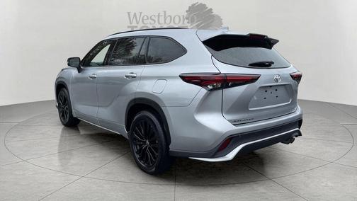Celestial Silver Metallic 2025 Toyota Highlander XSE