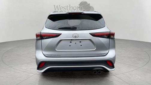 Celestial Silver Metallic 2025 Toyota Highlander XSE