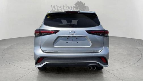 Celestial Silver Metallic 2025 Toyota Highlander XSE