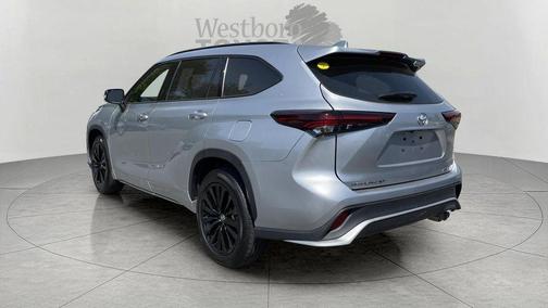 Celestial Silver Metallic 2025 Toyota Highlander XSE