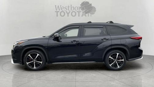 Midnight Black Metallic 2021 Toyota Highlander XSE