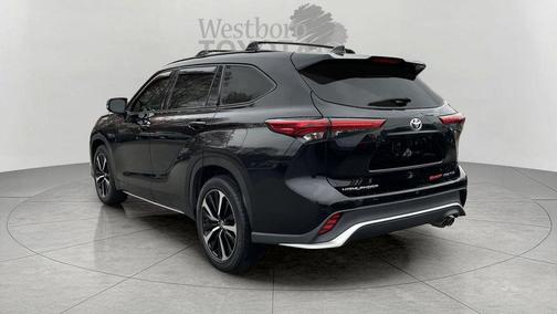 Midnight Black Metallic 2021 Toyota Highlander XSE