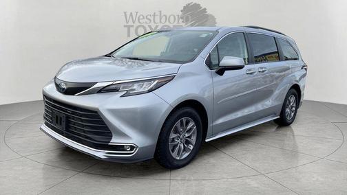 Celestial Silver Metallic 2023 Toyota Sienna XLE