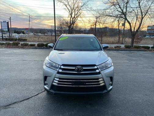 Silver 2018 Toyota Highlander Limited Platinum