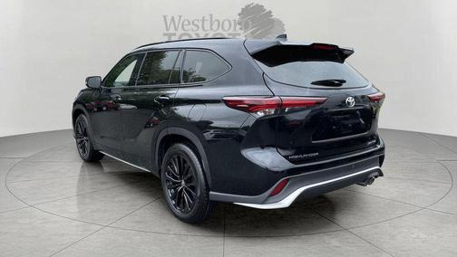 Midnight Black Metallic 2025 Toyota Highlander XSE