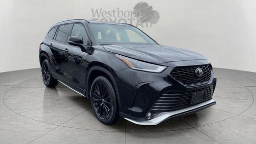 Midnight Black Metallic 2025 Toyota Highlander XSE