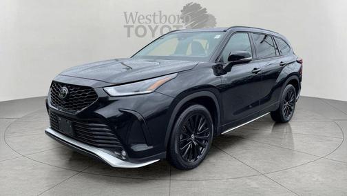 Midnight Black Metallic 2025 Toyota Highlander XSE