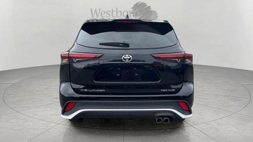 Midnight Black Metallic 2025 Toyota Highlander XSE