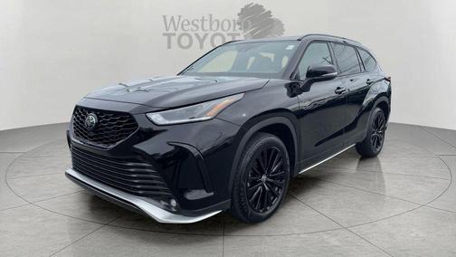 Midnight Black Metallic 2025 Toyota Highlander XSE