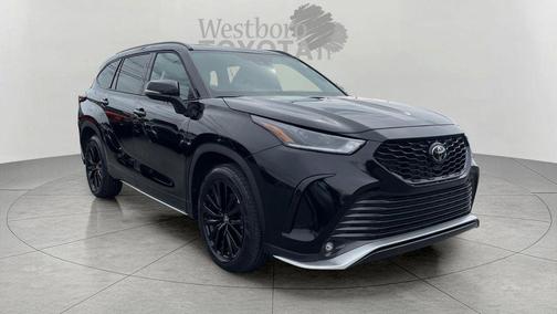 Midnight Black Metallic 2025 Toyota Highlander XSE