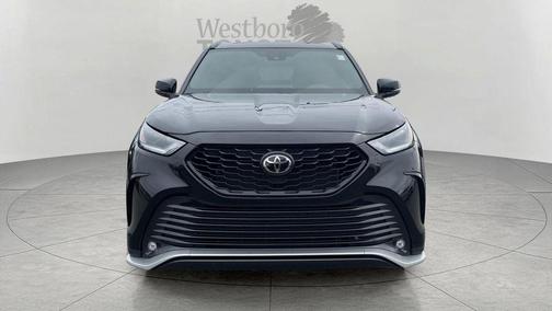 Midnight Black Metallic 2025 Toyota Highlander XSE